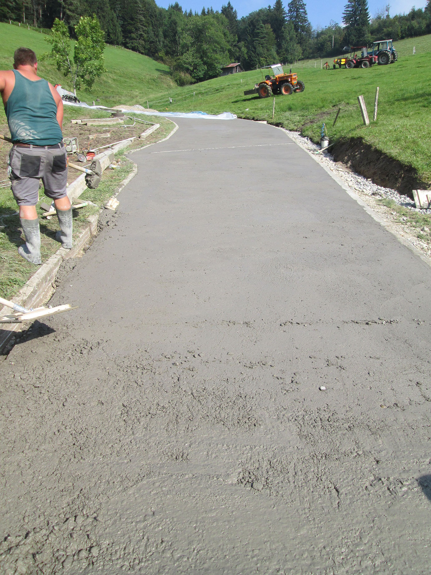 umgebungsarbeiten-betonstrasse-0169